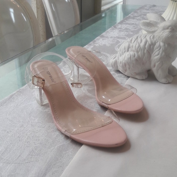So pretty Cinderella shoes!